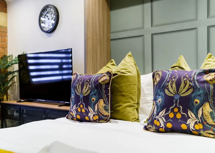 Entire - No. 47 - The Cosy Collection Ltd