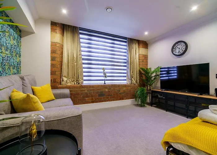 Entire - No. 47 - The Cosy Collection Ltd *